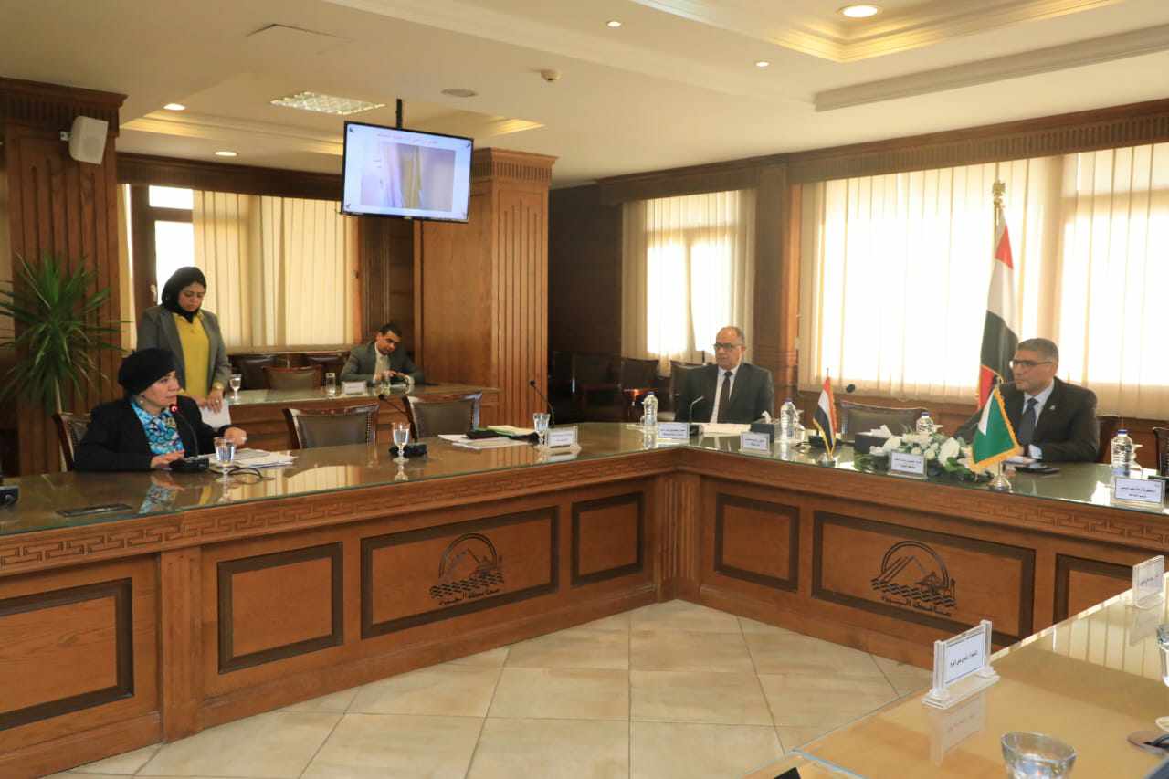 محافظ الجيزة يناقش مشاكل المواطنين خلال لقاءه الأسبوعى الدوري