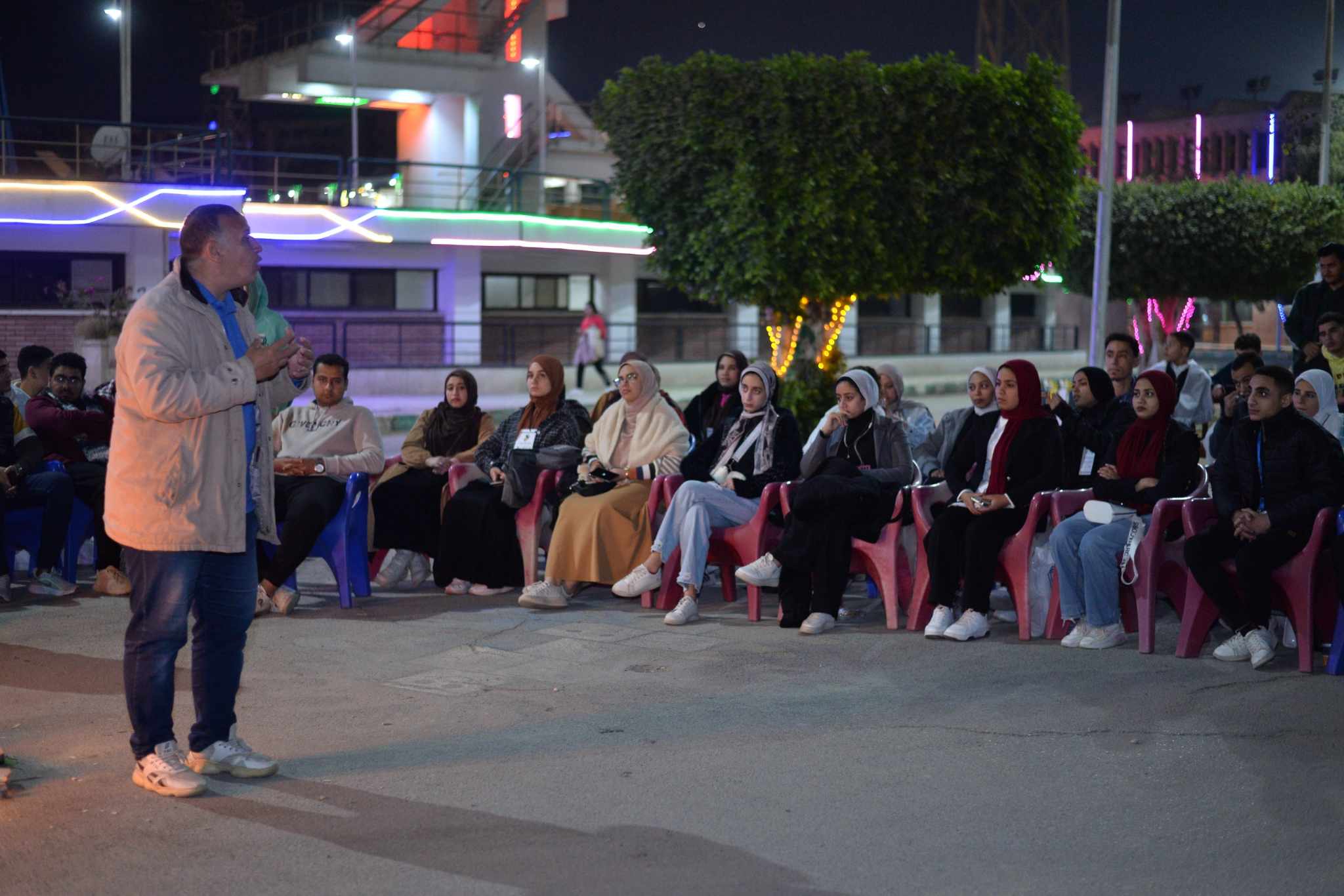 جامعة أسيوط تنظم حفلة سمر لشغل أوقات الفراغ بطريقة بناءة