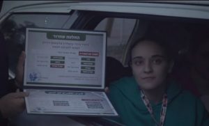 حماس تمنح الأسيرات الثلاث شهادة تقدير وهدايا تذكارية