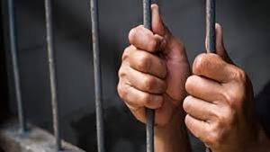 نيابة عين شمس تحيل عاطل للجنايات بتهمة الشروع فى قتل شاب