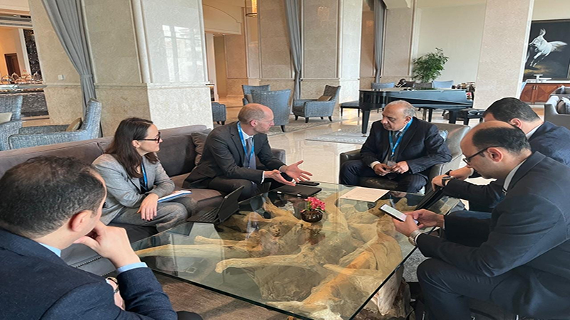 وزير الكهرباء يبحث مع وفد بنك إعادة الإعمار والتنمية الأوروبي سبل تعزيز التعاون المشترك