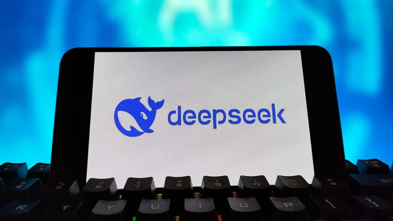صدمة في وول ستريت: “DeepSeek” الصيني أذكى وأرخص