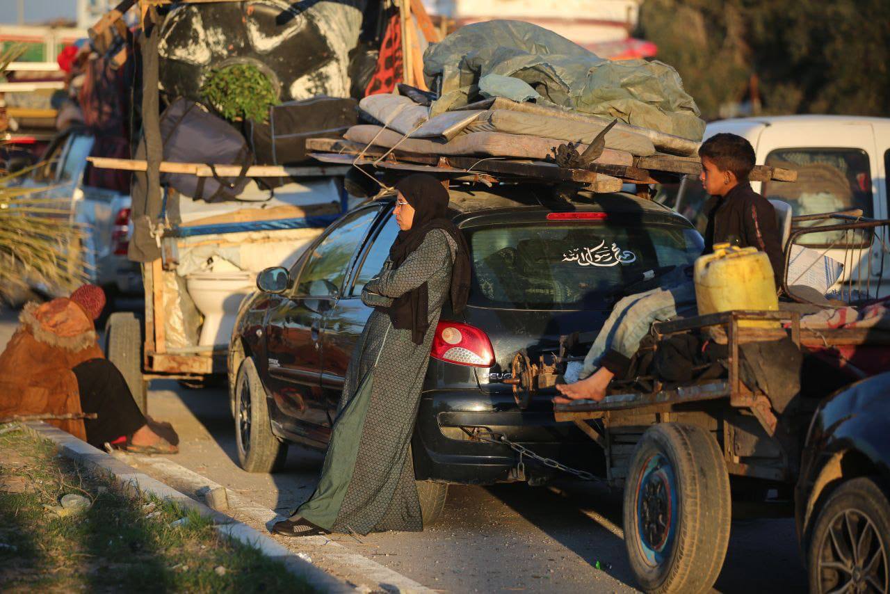 إسرائيل وحماس تتبادلان الاتهامات بخرق الاتفاق.. هل يعود أهالي غزة إلى الشمال؟