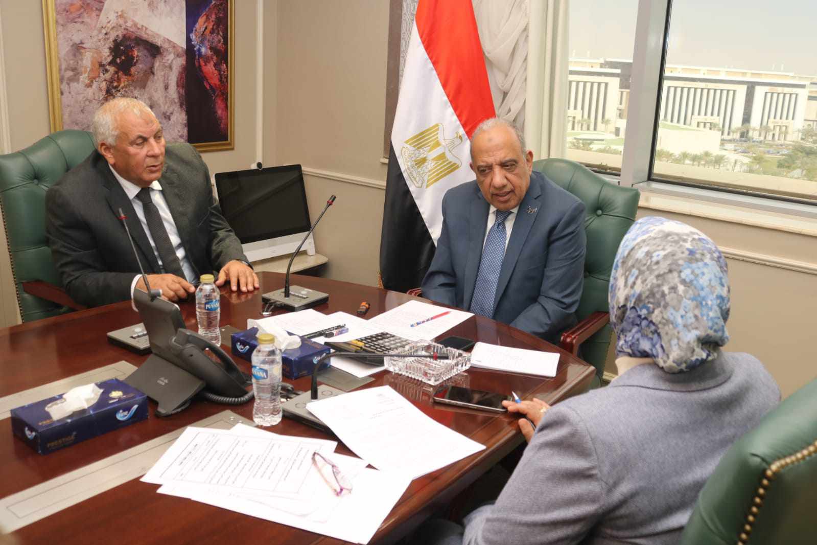 وزير الكهرباء يبحث مع محافظ الوادي الجديد سبل دعم خطة التنمية والتوسع في مشروعات الطاقة الشمسية