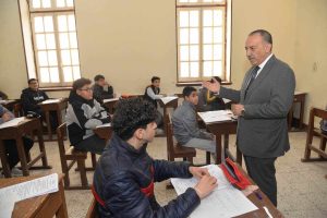 للاطمئنان على سير الامتحانات.. محافظ أسيوط يتفقد لجان الشهادة الإعدادية