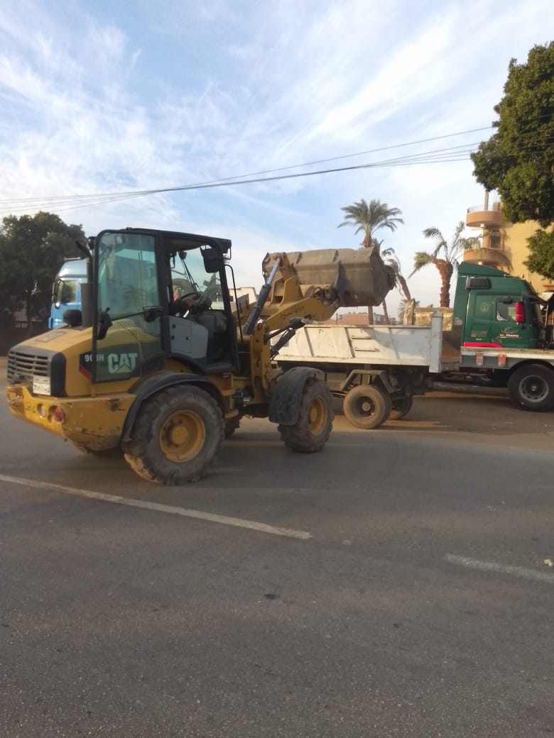 رفع ٤٠ طن مخلفات.. استمرار تنظيم حملات النظافة فى المراكز بأسيوط