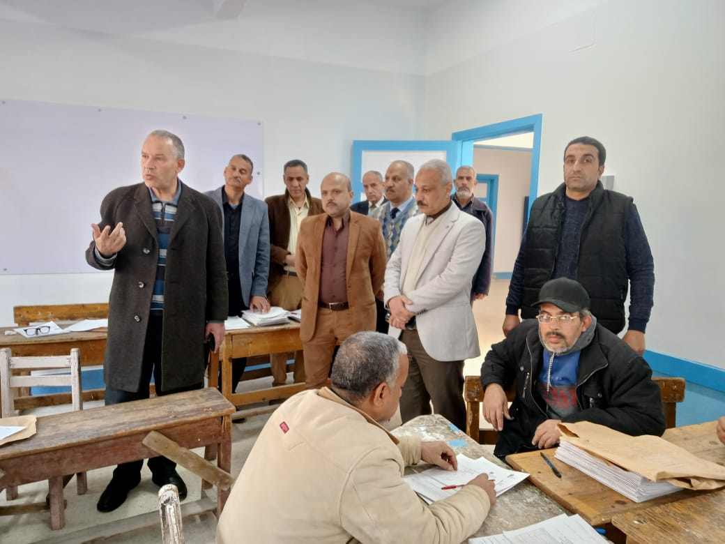 وكيل تعليم أسيوط يواصل متابعته لأعمال تصحيح امتحانات الشهادة الإعدادية