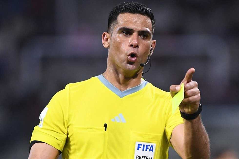 محمد معروف وأمين عمر يشاركان بندوة حكام الفيفا في دبي