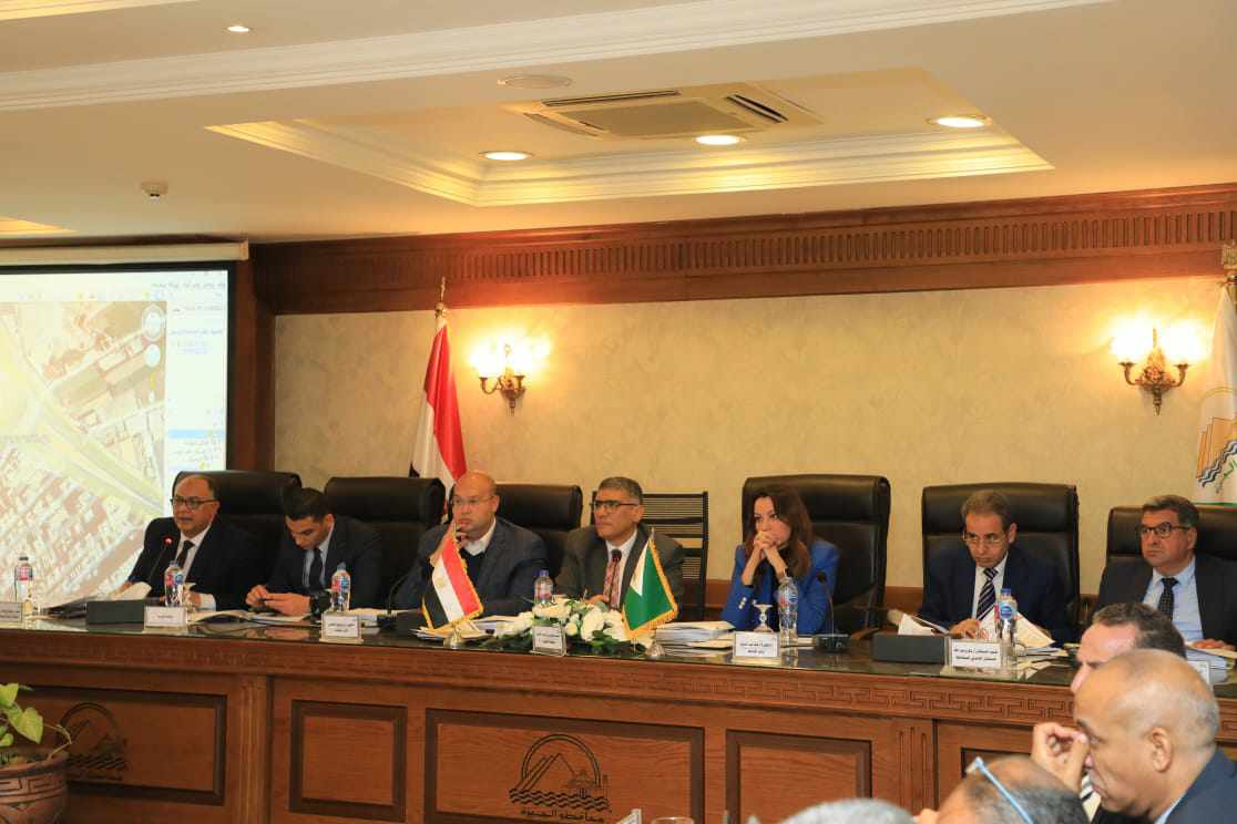 محافظ الجيزة يوجه رؤساء الأحياء والمراكز بتخصيص يوم اسبوعيا للمواطنين