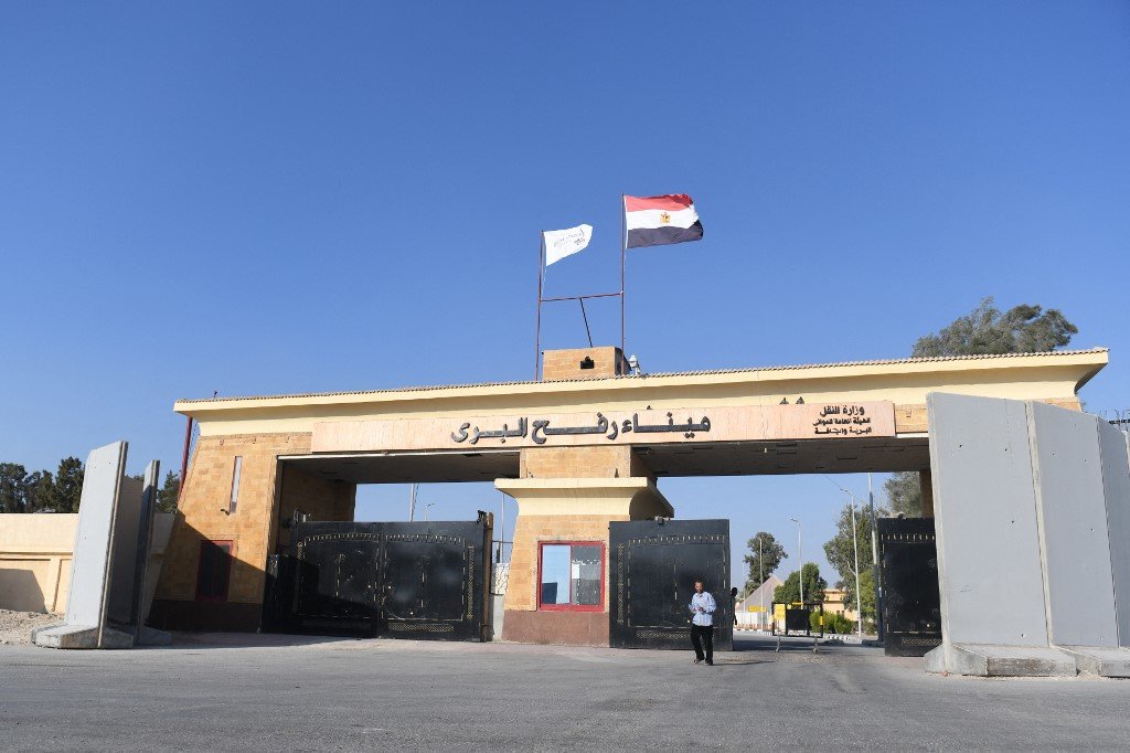 وصول وزيري الصحة والتضامن الاجتماعي ووفد الجامعة العربية إلى معبر رفح لاستقبال المصابين من غزة