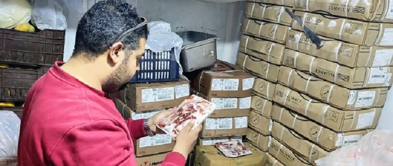 الجيزة:ضبط 14 طن مصنعات ومقطعات لحوم ودواجن وبط فاسدة