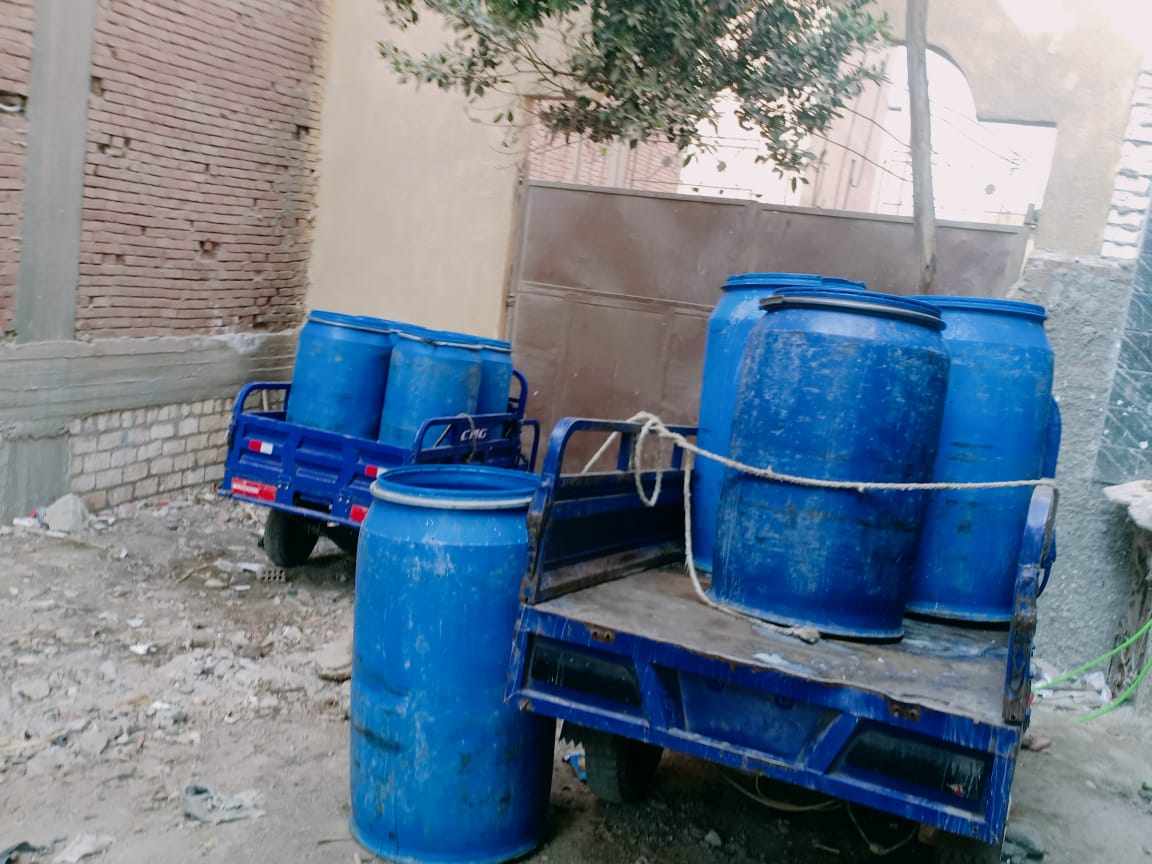 ضبط مصنع غير مرخص لإنتاج ألبان غير صالحة للاستهلاك الآدمي بأسيوط