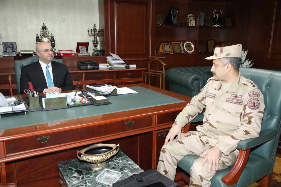 محافظ بني سويف يلتقي المستشار العسكري الجديد