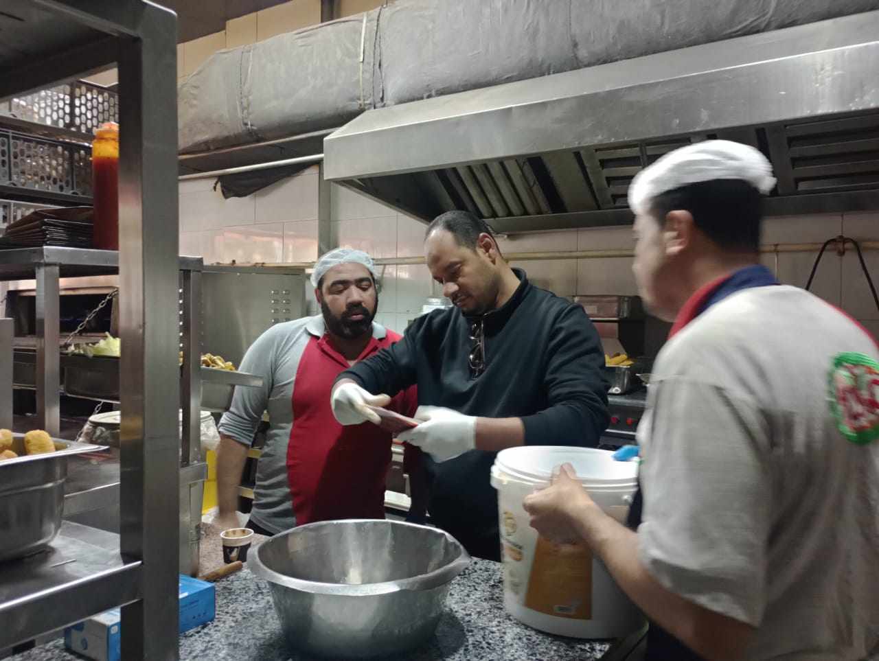 ضبط مصنع عسل بدون ترخيص ولحوم غير صالحة للاستهلاك الآدمي بأسيوط