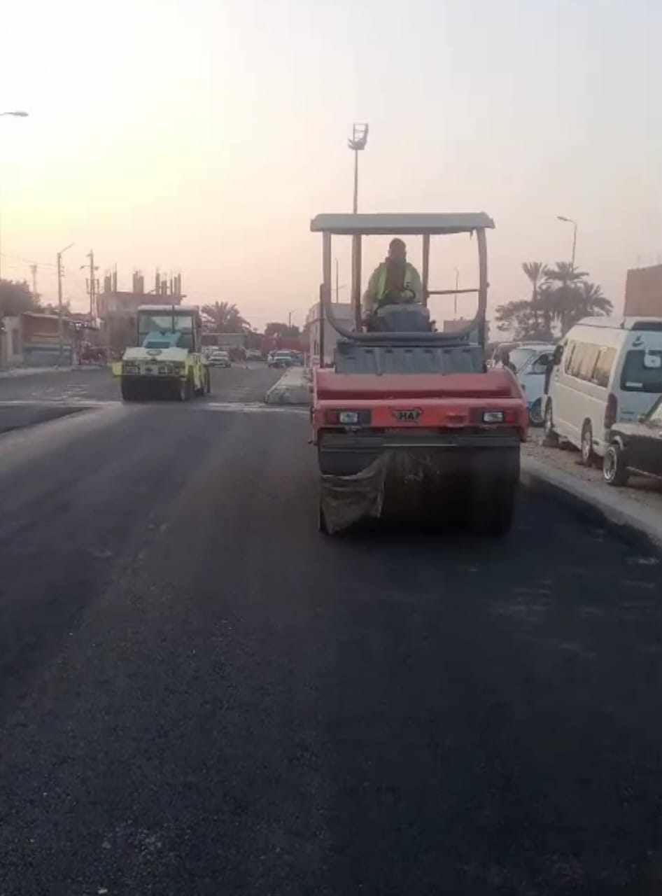 الجيزة تبدأ تطوير ورصف طريق الأوتوستراد بعرب أبو ساعد