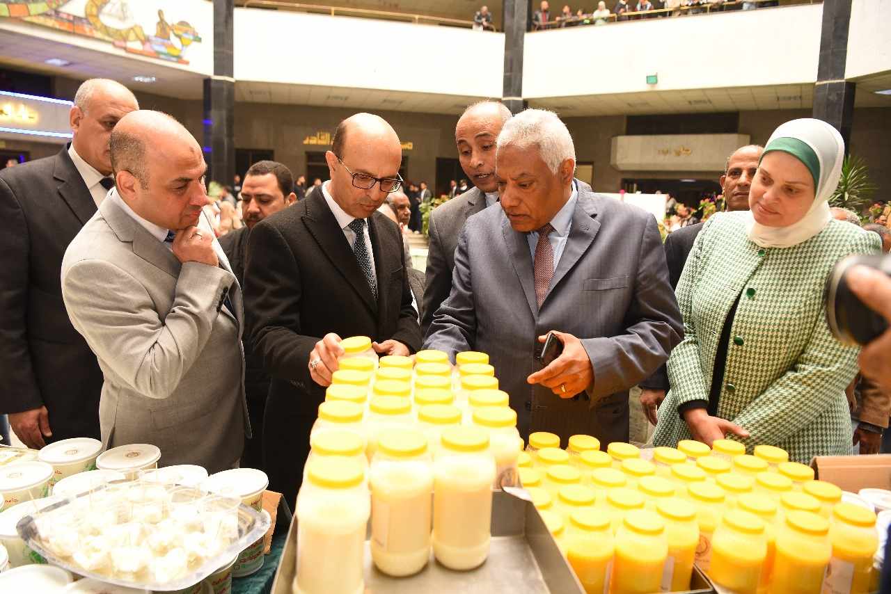 “غذاؤنا بأيدينا”.. افتتاح معرض كلية الزراعة جامعة أسيوط للمنتجات الغذائية