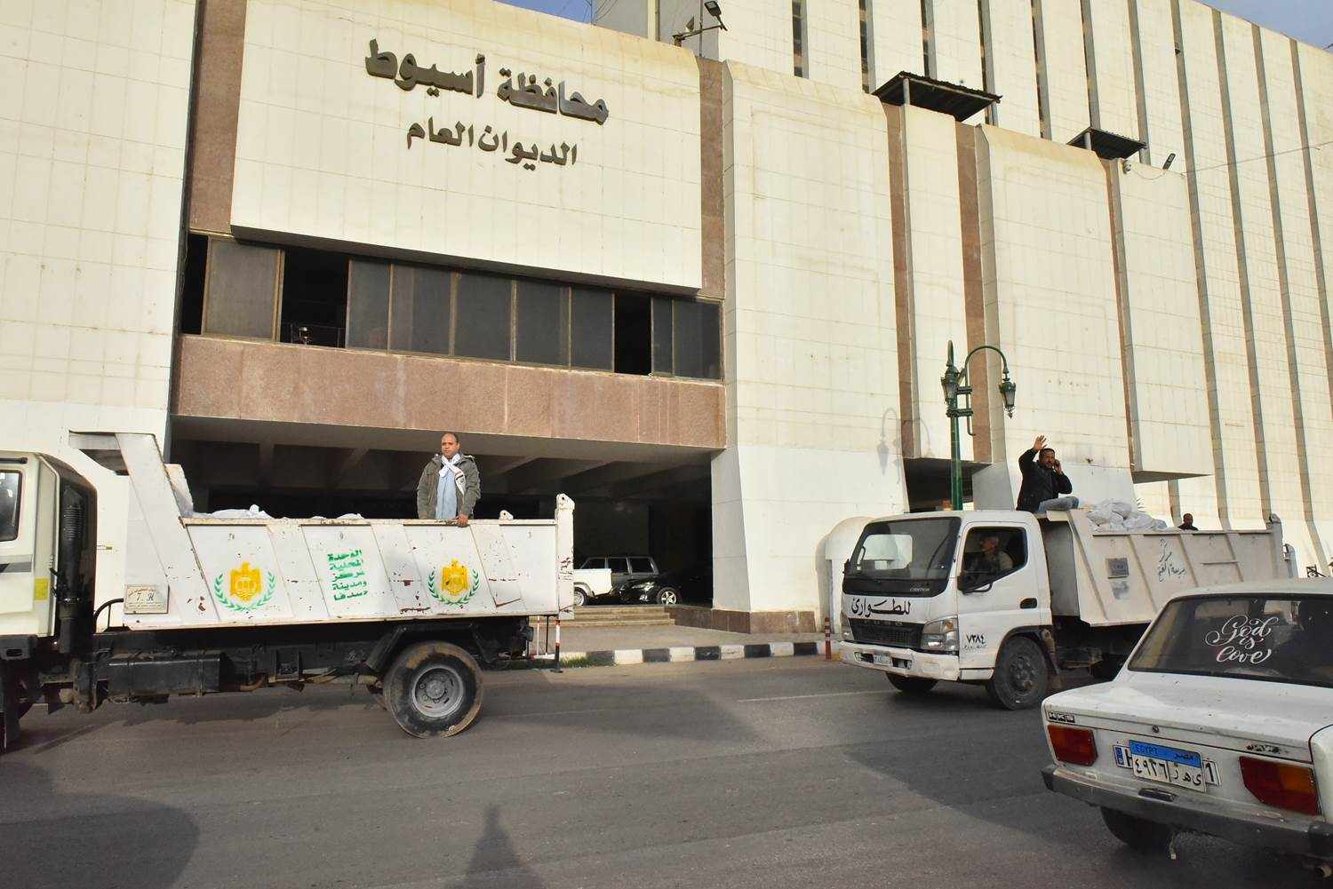 لتخفيف الأعباء عن المواطنين..توزيع ١٠ آلاف كرتونة مواد غذائية “هدية الرئيس” بأسيوط