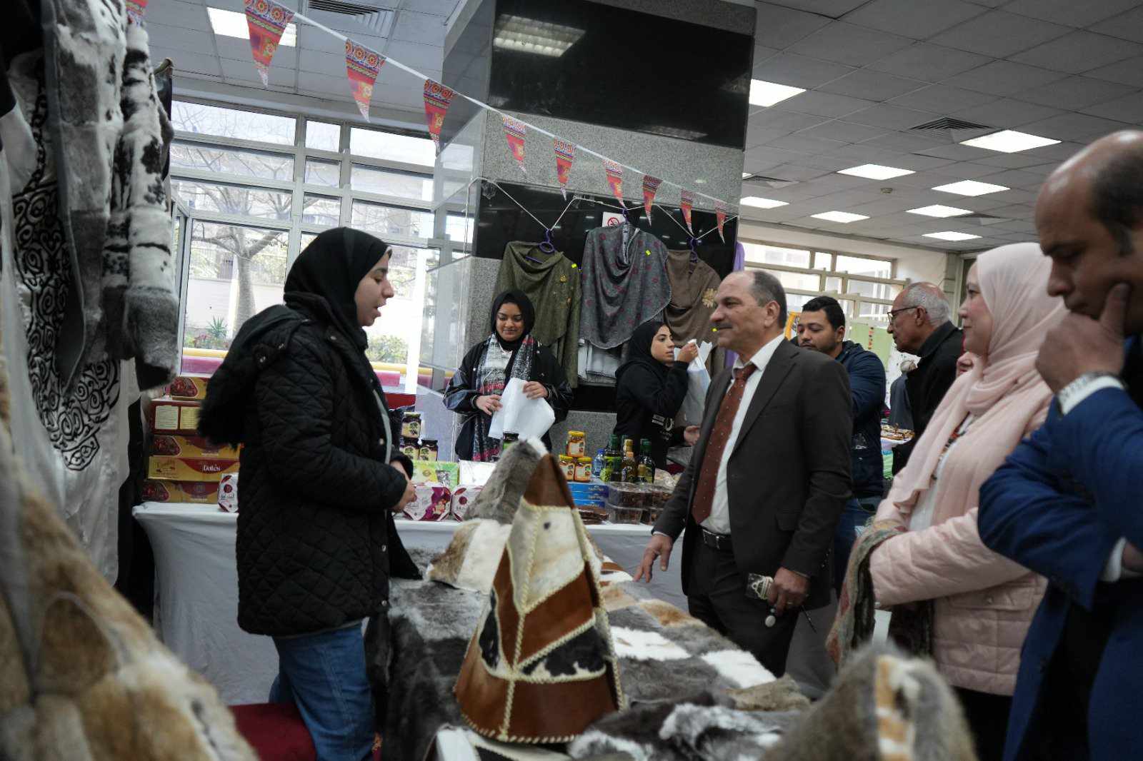 معرض «التراث المصري والحرف اليدوية» يختتم أعماله اليوم.. بوزارة المالية