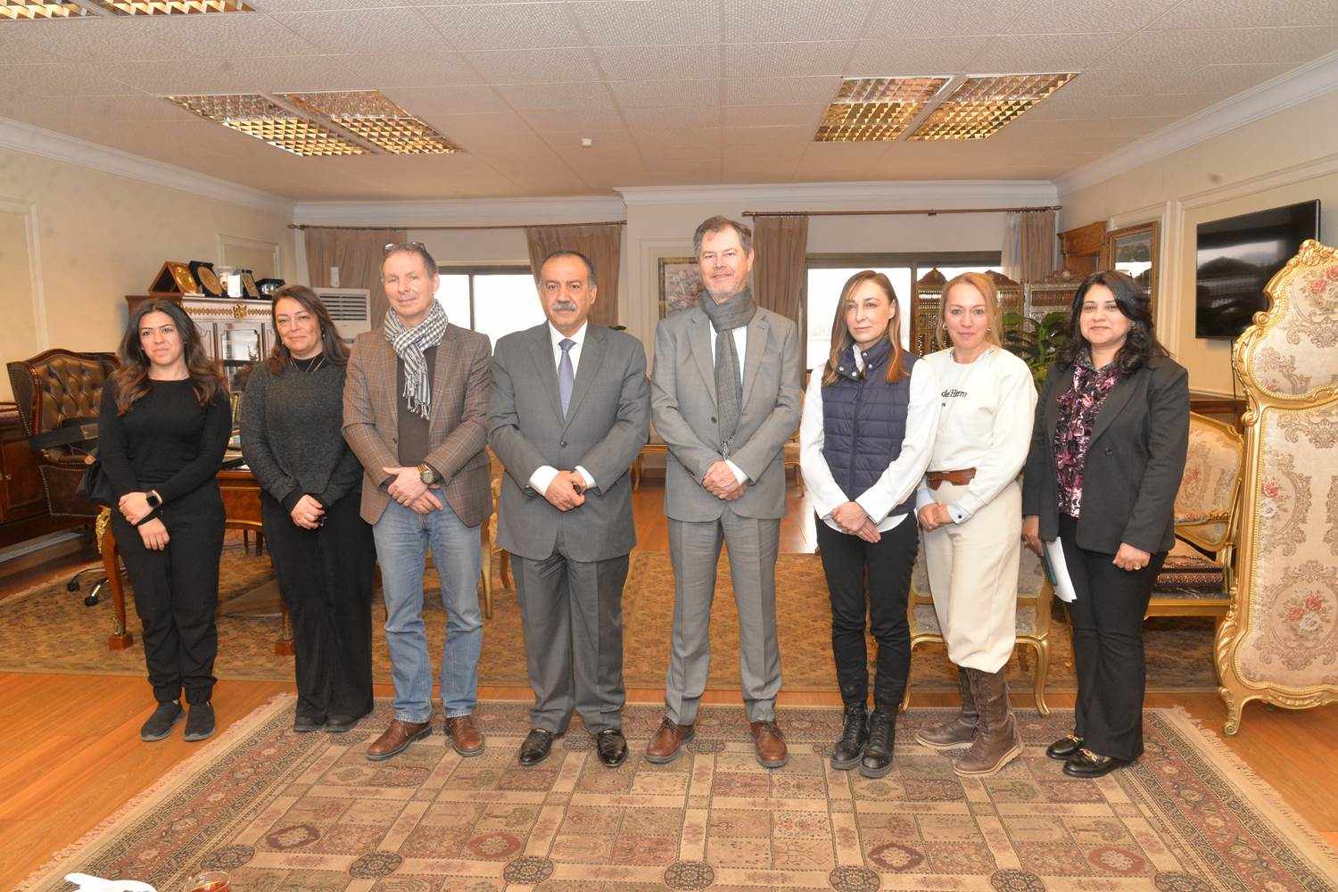 محافظ أسيوط يلتقي السفير الإسباني بالقاهرة ووفد برنامج الأغذية العالمي