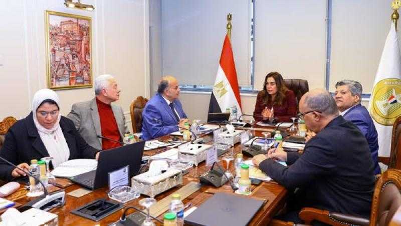 وزيرة التنمية تتابع مستجدات منظومة المخلفات الصلبة بالجيزة