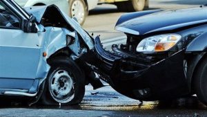 مصرع شخص وإصابة ٣ آخرين إثر انقلاب سيارة ملاكي بأسيوط