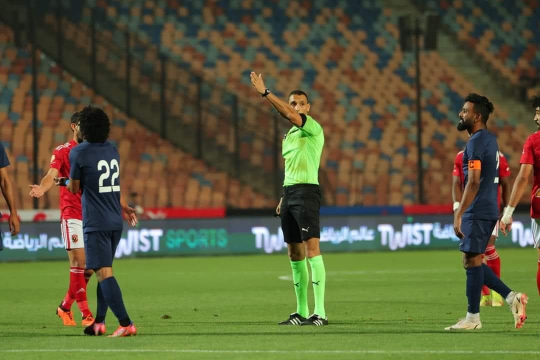 محمود بسيوني يدير مباراة مودرن سبورت و بيراميدز