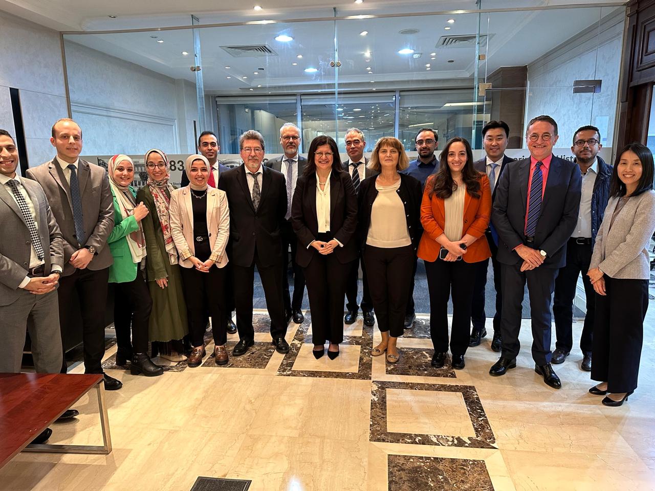 البورصة المصرية تبحث تعزيز سيولة السوق بالتعاون مع البنك الأوروبي لإعادة الإعمار والتنمية