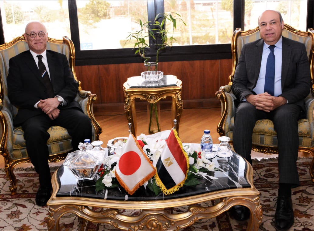 وزير الطيران يبحث مع السفير الياباني أوجه التعاون المشترك وسبل تنشيط الحركة الجوية بين البلدين ودعم الفرص الإستثمارية