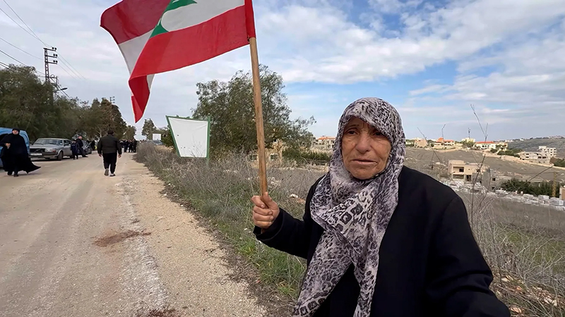 بالتزامن مع انسحاب الاحتلال.. أهالي البلدات الحدودية يعودون لجنوب لبنان