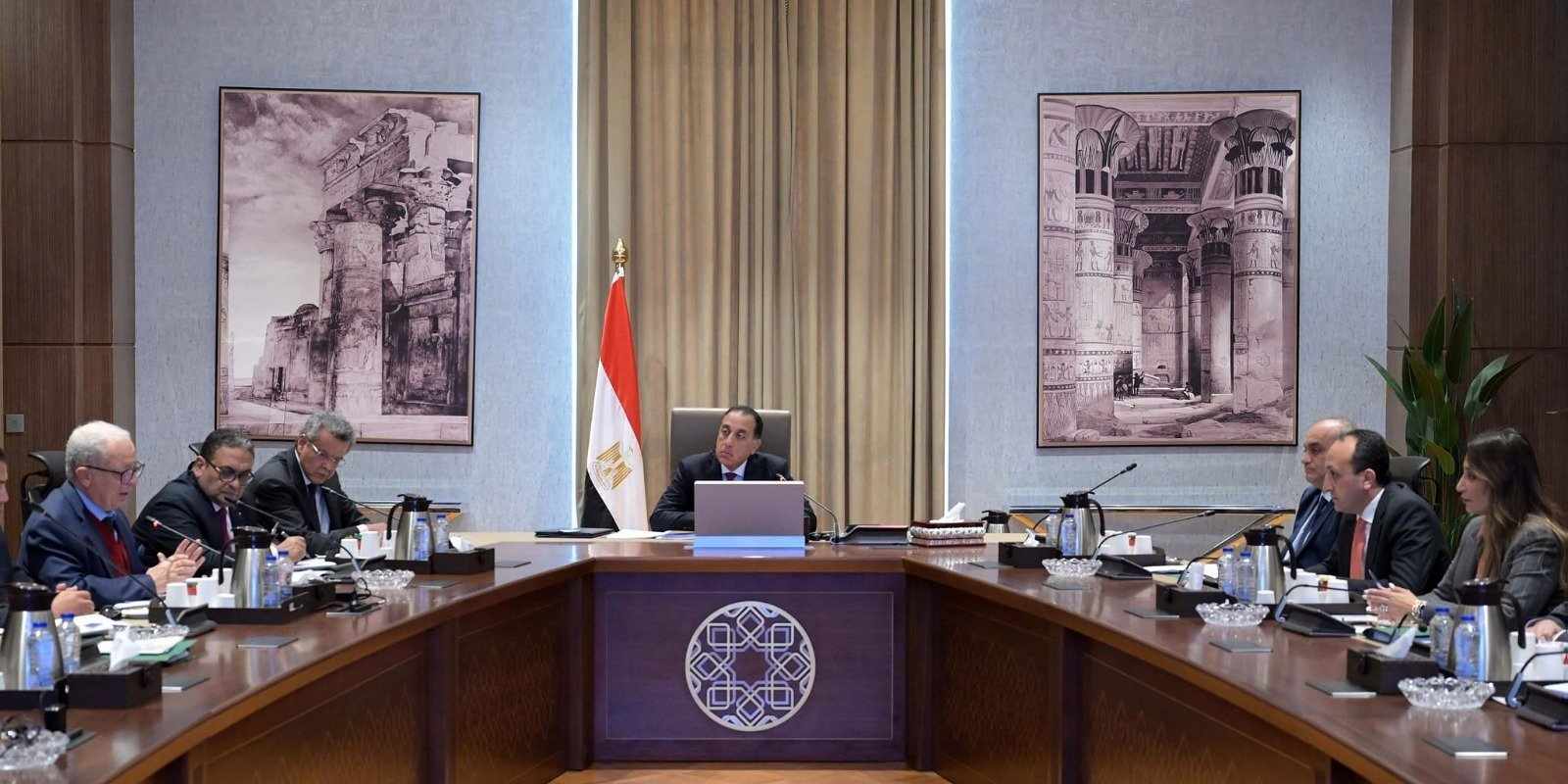 مدبولي يطلع على خطط إعادة هيكلة الهيئات الاقتصادية