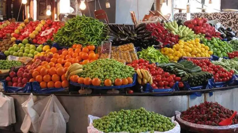 تراجع ملحوظ في أسعار الخضروات والفواكه اليوم بالأسواق