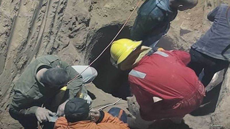 لعبته الأخيرة.. وفاة طفل سقط عليه عمود طوب داخل منزله بالواحات البحرية