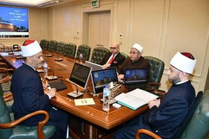 “أسامة الأزهري” يبحث مع مدير أوقاف المنيا سبل تعزيز الانضباط الإداري والدعوي