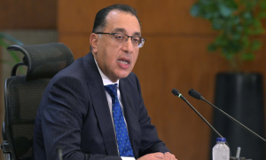 رئيس الوزراء يطمئن على توافر منتجات “الزراعة” بالمنافذ