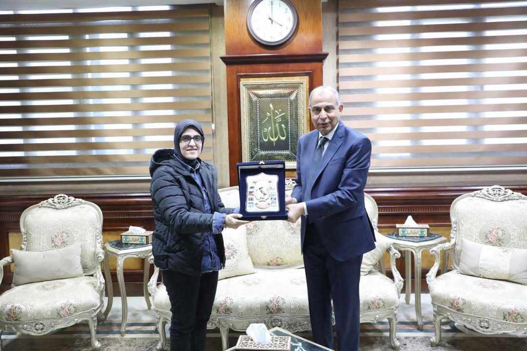 محافظ المنيا يكرم نماذج ناجحة لأصحاب مشروعات صغيرة ومتناهية الصغر