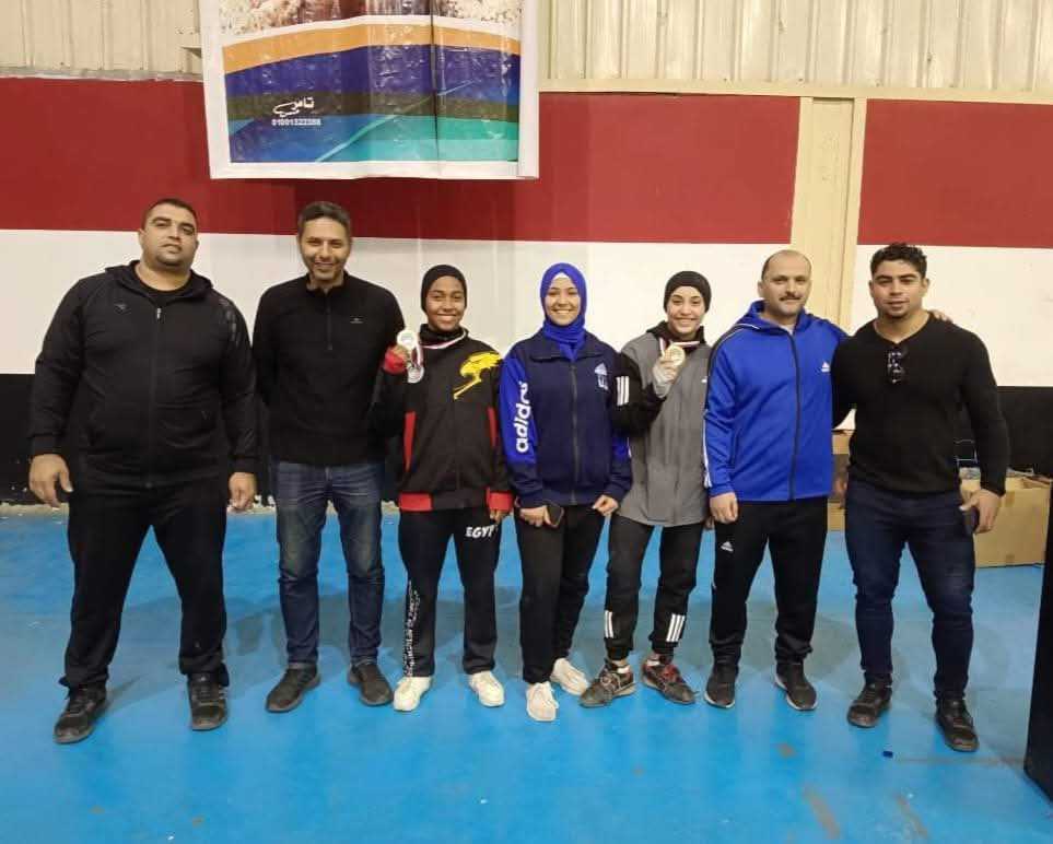 محافظ بني سويف يهنئ أبطال المحافظة بحصد 11 ميدالية في بطولة رفع الأثقال