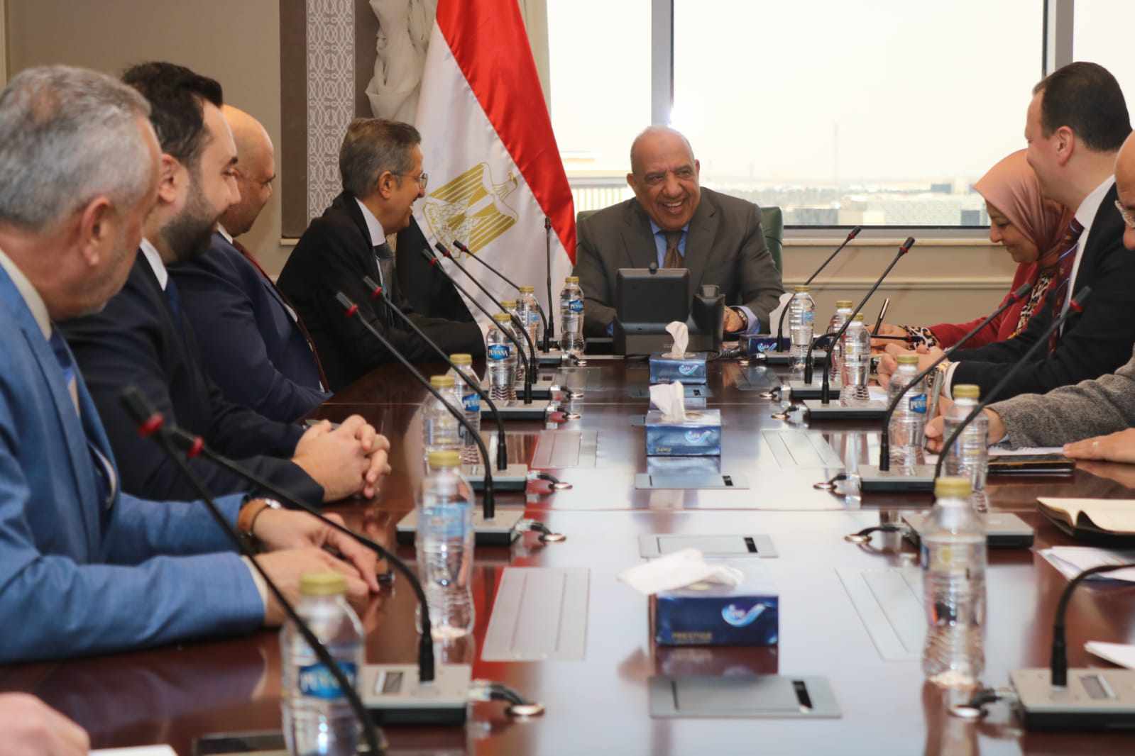 وزير الكهرباء يبحث مع “أكوا باور” السعودية دعم الطاقة المتجددة