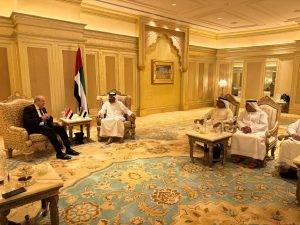 وزير الطيران يلتقي مع وزير الاقتصاد و رئيس الهيئة العامة للطيران المدني بدبي