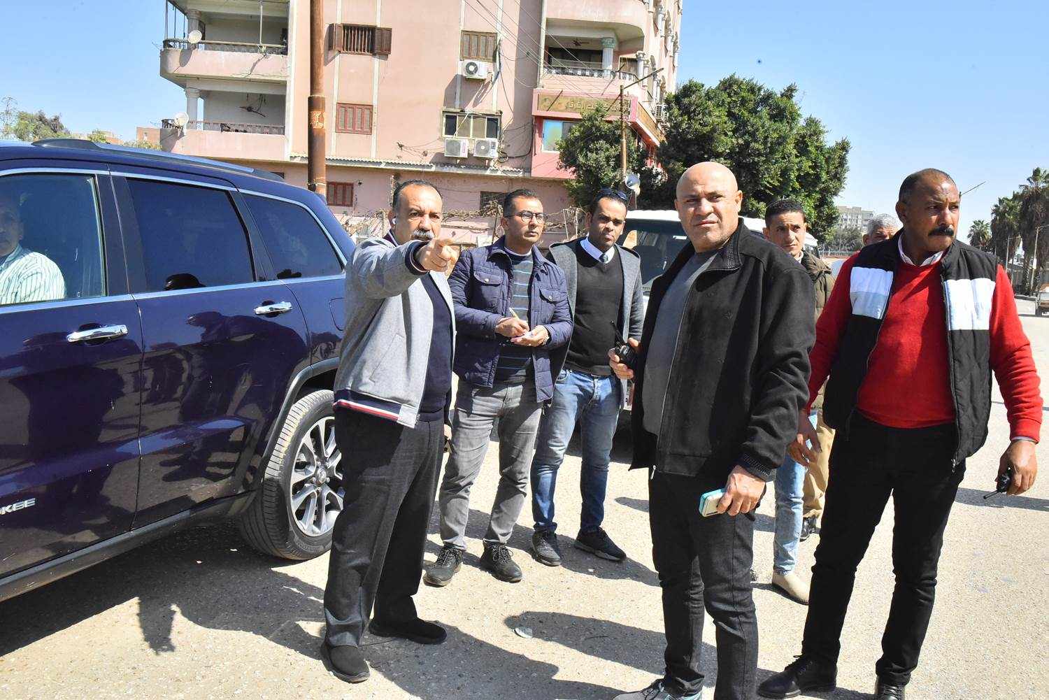 محافظ أسيوط يتفقد إمتداد شارع كورنيش الجامعة ويوجه بغلق بعض القاعات المخالفة