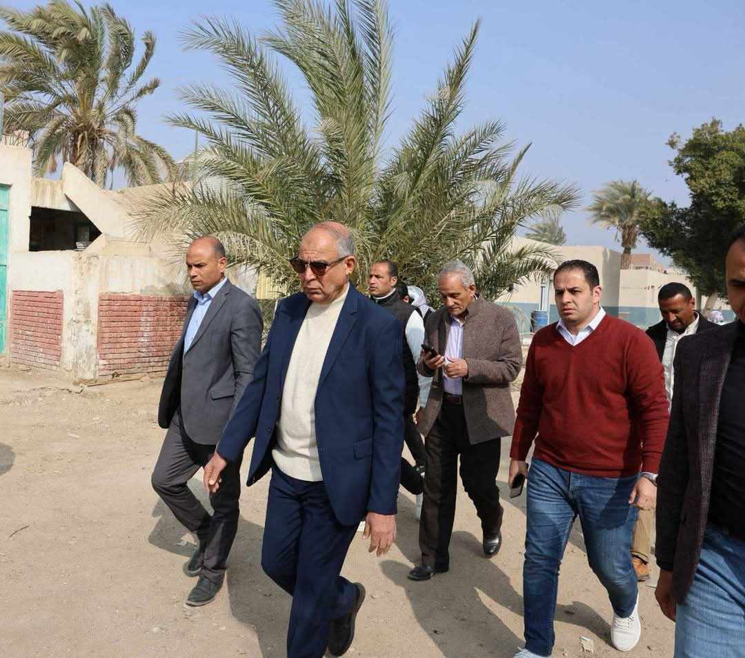 محافظ المنيا يتفقد مشروع دواجن شوشة بسمالوط