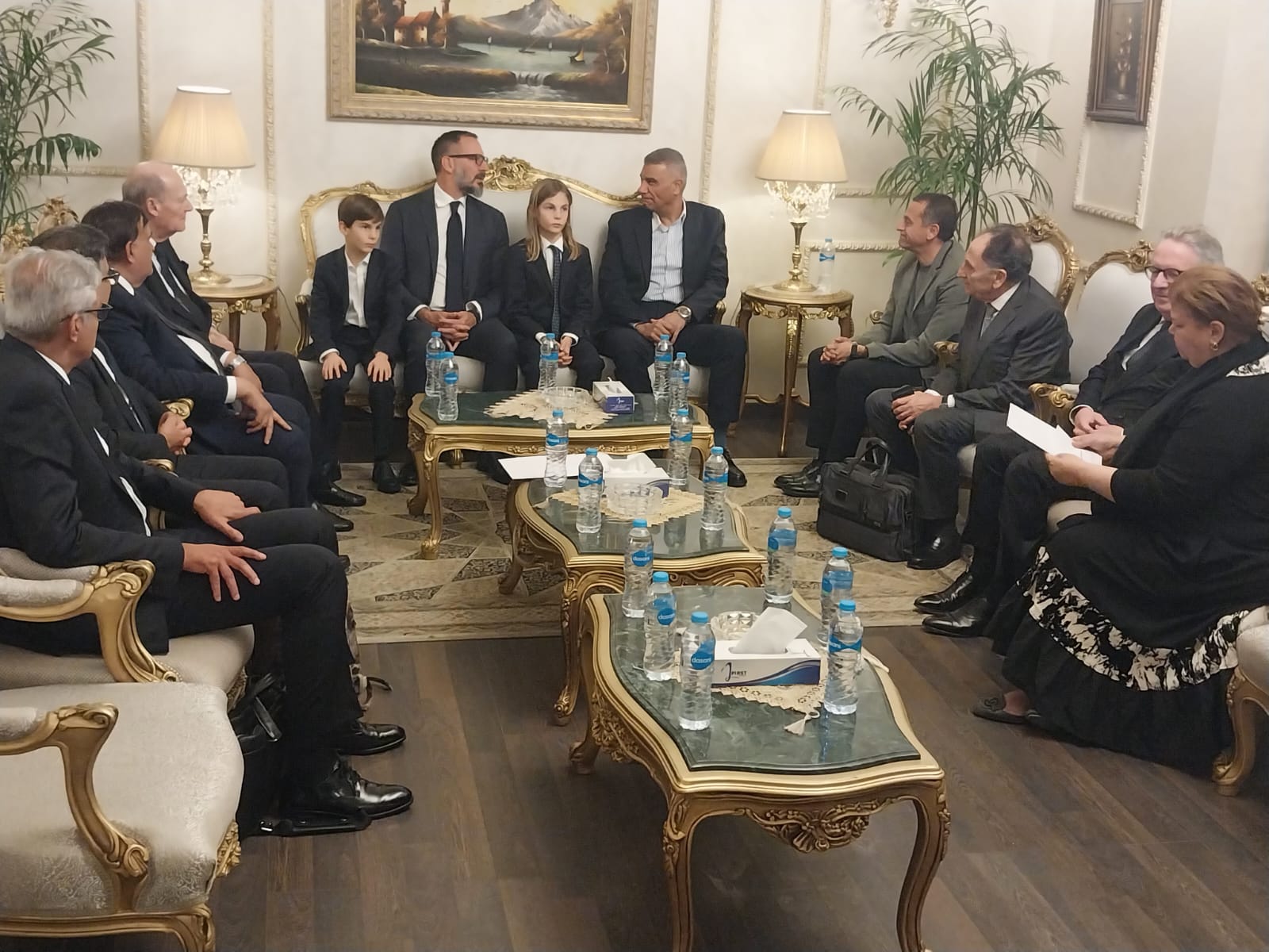 وزير الطيران المدني يوجّه بتقديم كافه التسهيلات لاستقبال جثمان الأمير الراحل كريم الحسيني آغاخان الرابع والوفود المرافقة بمطار أسوان الدولي