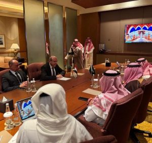 الحفني يلتقي رئيس الهيئة العامة للطيران المدني السعودي