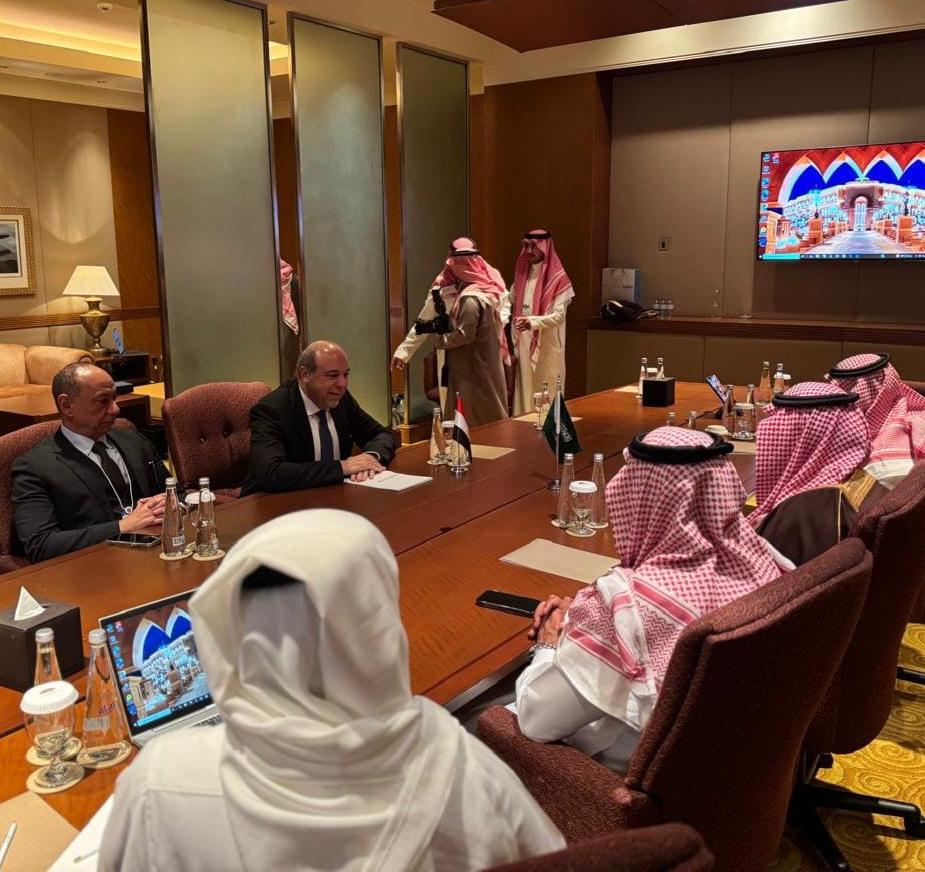 الحفني يلتقي رئيس الهيئة العامة للطيران المدني السعودي