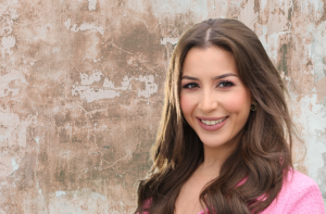 جنات تنتهي من تسجيل تتر مسلسل ” الأميرة”