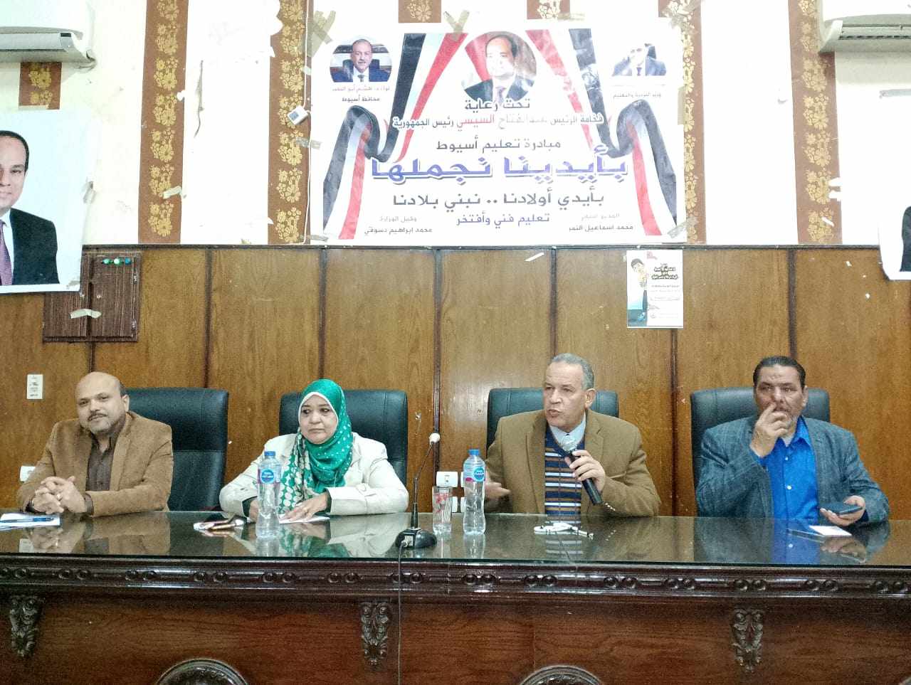 وكيل تعليم أسيوط يناقش تفعيل إمكانيات المدارس الفنية لتوفير منتجات متنوعة بجودة عالية