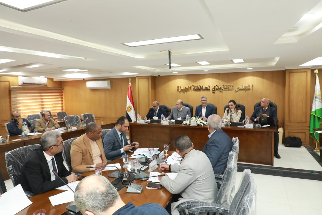 محافظ الجيزة يعقد اجتماعًا بمجلس إدارة المناطق الصناعية بالعياط