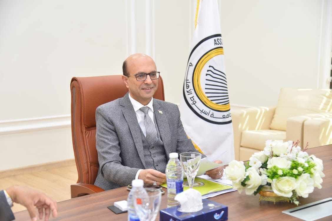 جامعة أسيوط تنهي استعداداتها لبدء الفصل الدراسي الثاني للعام الجامعي ٢٠٢٥/٢٠٢٤م