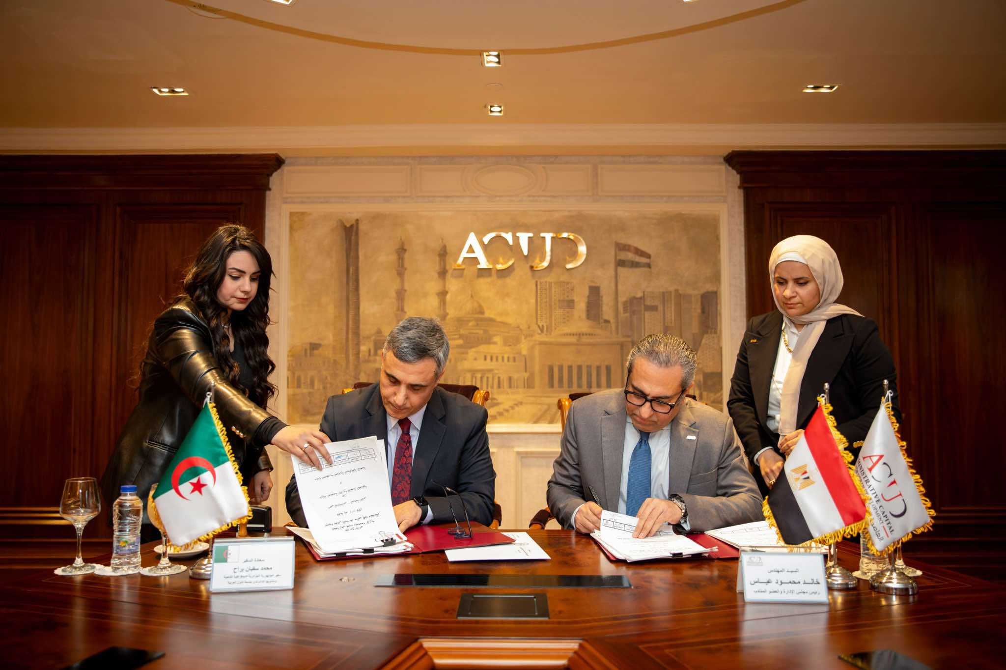 شركة العاصمة توقع مع السفارة الجزائرية عقد بيع قطعتي أرض لبناء مقر جديد بالحي الدبلوماسي