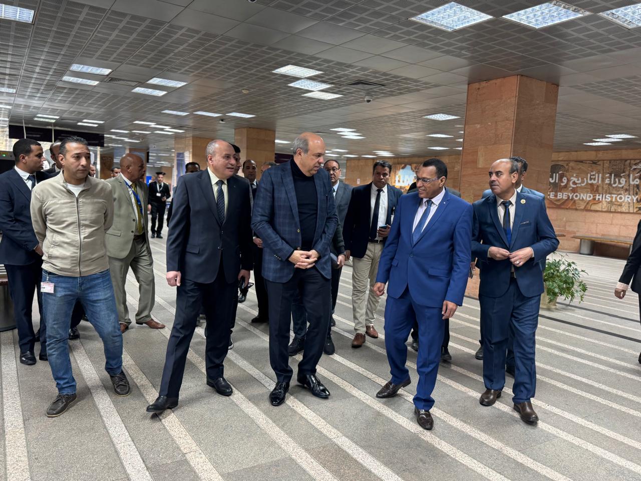 وزير الطيران يتفقد مطار الأقصر الدولي لمتابعة مستوى الخدمات