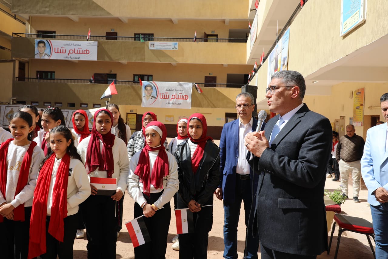 محافظ الجيزة يُكرم 15 طالبة من حفظة القرآن الكريم بمدرسة الشهيد هشام شتا الإعدادية بنات